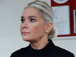 Hayat Bazen Tatlıdır - Lale Başar - Simetrik Nazan