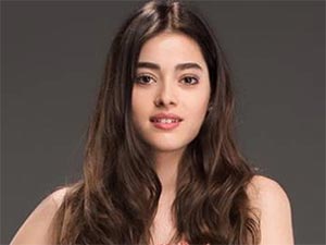 Simay Barlas - Simay Barlas - Naz Yalınay