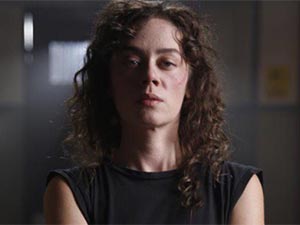 Avlu - Demet Evgar - Deniz Demir