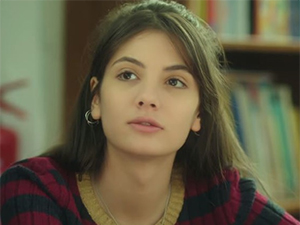 Ufak Tefek Cinayetler - Büşra Gündüz - Oya (Gençliği)