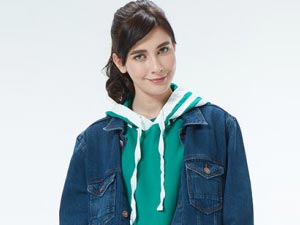 4N1K İlk Aşk - Gözde Mutluer - Yaprak Ayvaz Kimdir?