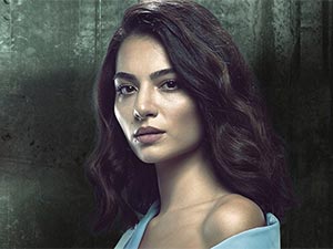 Çarpışma - Melisa Aslı Pamuk - Cemre Gür