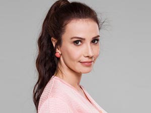 Bir Aile Hikayesi - Songül Öden - Reyhan Güneş