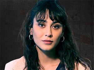 Çarpışma - Merve Çağıran - Meral