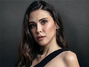 Dilara Aksüyek - Dilara Aksüyek - Füsun Keskin