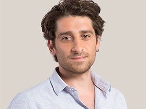 İçimizden Biri - Bora Akkaş - Adam Wilson