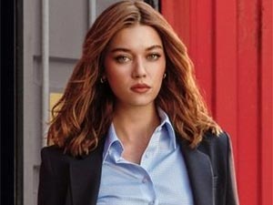 A.B.İ. - Afra Saraçoğlu - Çağla Öncü