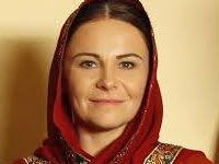 Küçük Gelin - Melda Arat Mutlu - Zümrüt