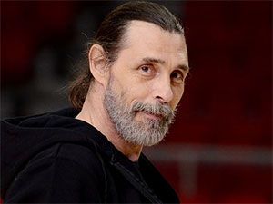 Adı Efsane - Erdal Beşikçioğlu - Tarık Aksoy Kimdir?