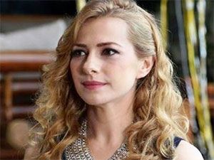 Adı Mutluluk - Begüm Şahin - İpek Kimdir?