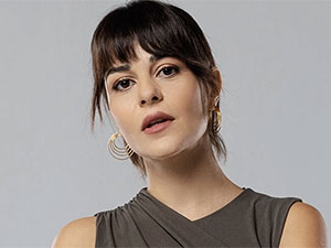 Adım Farah - Burcu Türünz - Bade Akıncı Kimdir?