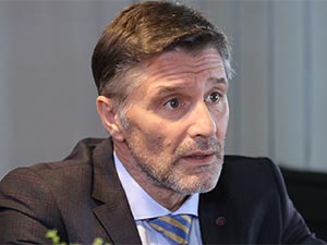 Afili Aşk - Hazım Körmükçü - Rıfat Cihanlı Kimdir?