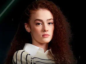 Annemizi Saklarken - Ezgi Gör - Selin Demir Kimdir?