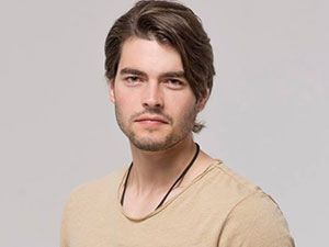 Arkadaşlar İyidir - Akın Akınözü - Yunus Çağlayan Kimdir?