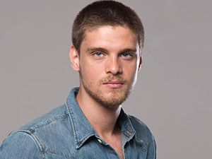 Arkadaşlar İyidir - İdris Nebi Taşkan - Eren Kahraman Kimdir?