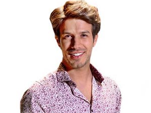 Ateşböceği - Umur Yiğit Vanlı - Hakan Şeker Kimdir?