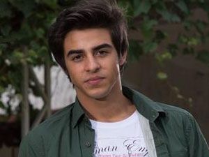 Azim Kahramanı Ayşe - Murat Sakaoğlu - Yiğit Kimdir?