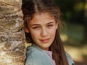 Baharı Beklerken - Isabella Damla Güvenilir - Bahar Kimdir?