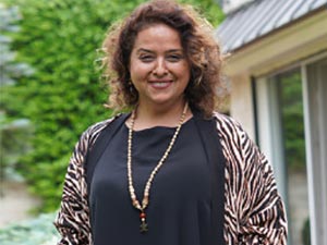 Bay Yanlış - Feri Baycu - Nevin Yılmaz Kimdir?