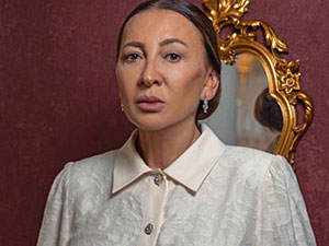 Bereketli Topraklar - Ayşegül Günay - Azize Kimdir?