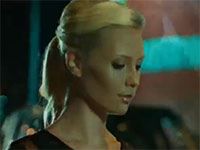 Beyaz Karanfil - Chloe Loughnan - Berrak Kimdir?