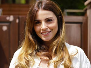 Bir Aile Hikayesi - Ezgi Eyüboğlu - Nil Uzuner Kimdir?