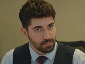 Bir Küçük Gün Işığı - Beran Kotan - Alper Kimdir?