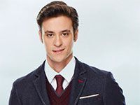 Boynu Bükükler - Anıl Altan - Bir Kimdir?