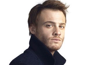 Bu Şehir Arkandan Gelecek - Kerem Bürsin - Ali Smith Kimdir?