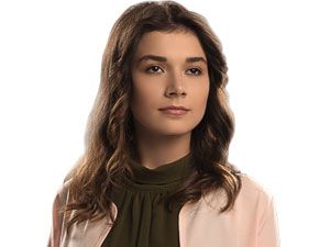 Çınarın Gölgesinde - İremnur Karaaslan - Esma Kimdir?