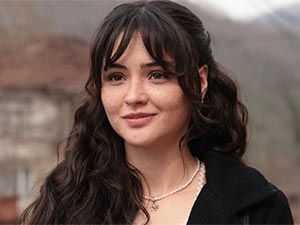 Çirkin - Derya Pınar Ak - Meryem / Çirkin Kimdir?