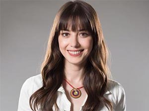 Dolunay - Özge Gürel - Nazlı Kimdir?