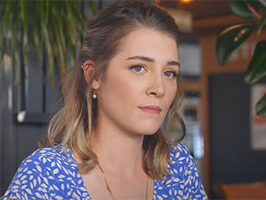 Eee Sonra? - Deniz Işın - Deniz Kimdir?