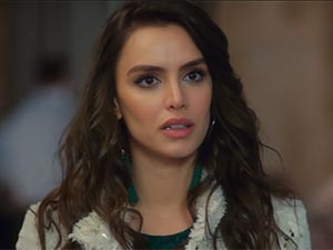 Elimi Bırakma - Çağla Demir - Defne Sezgin Kimdir?