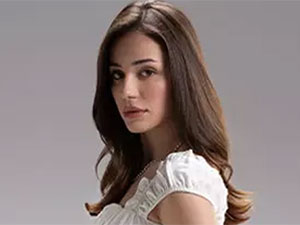 Eşref Rüya - Ebrar Karabakan - Afra Akyol Kimdir?