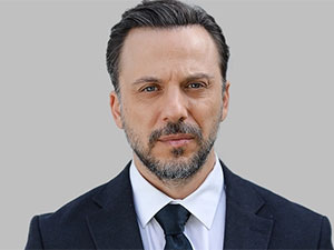 Evlilik Hakkında Her Şey - Serkan Altunorak - Bora Göktaş Kimdir?