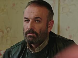 Fazilet Hanım ve Kızları - Bülent Onur - Rıfat Kimdir?