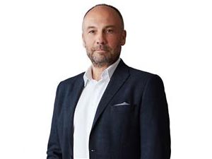 Fazilet Hanım ve Kızları - Mahir Günşiray - Hazım Egemen Kimdir?