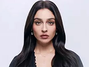 Güller ve Günahlar - Cemre Baysel - Zeynep Candan Kimdir?