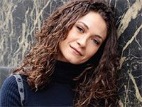 Güneşi Beklerken - Ece Dizdar - Melda Kimdir?