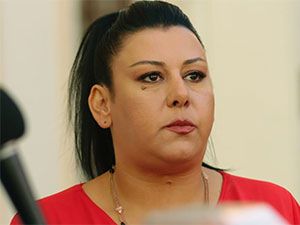 Hayat Bazen Tatlıdır - Esin Gündoğdu - Deli Zehra Kumru Kimdir?