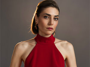 Holding - Öznur Serçeler - Ceyda Tavancı Kimdir?