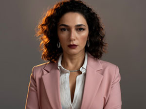 Holding - Şebnem Hassanisoughi - Ebru Karaaslan Kimdir?