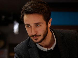 Kadın - Ahmet Rıfat Şungar - Emre Kimdir?