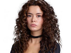 Kadın - Seray Kaya - Şirin Sarıkadı Kimdir?