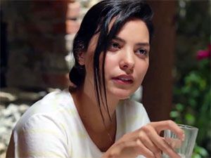 Kara Sevda - Hazal Filiz Küçükköse - Zeynep Soydere Kimdir?