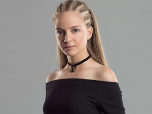 Kayıtdışı - İpek Filiz Yazıcı - Tuğba Ateş Kimdir?