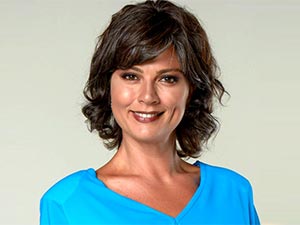 Keşke Hiç Büyümeseydik - Açelya Akkoyun - Mukaddes Handırı Kimdir?