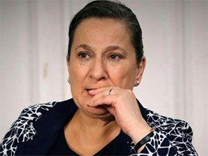 Kırgın Çiçekler - Sacide Taşaner - Neriman Sönmez Kimdir?