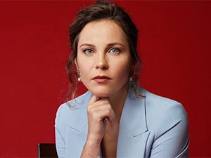 Kırmızı Oda - Tülin Özen - Piraye Kimdir?